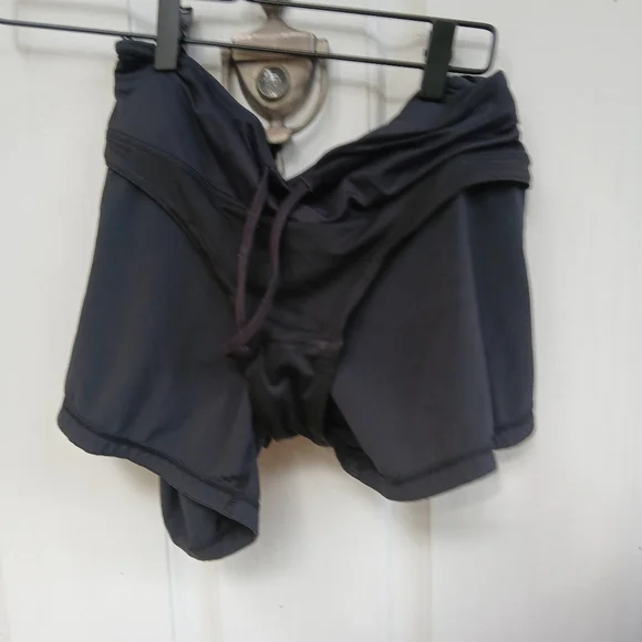 LULULEMON Lined Athletic Shorts SZ 6 - Picture 5 of 5